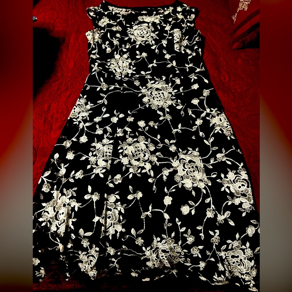 Candalite petite black and white floral dress